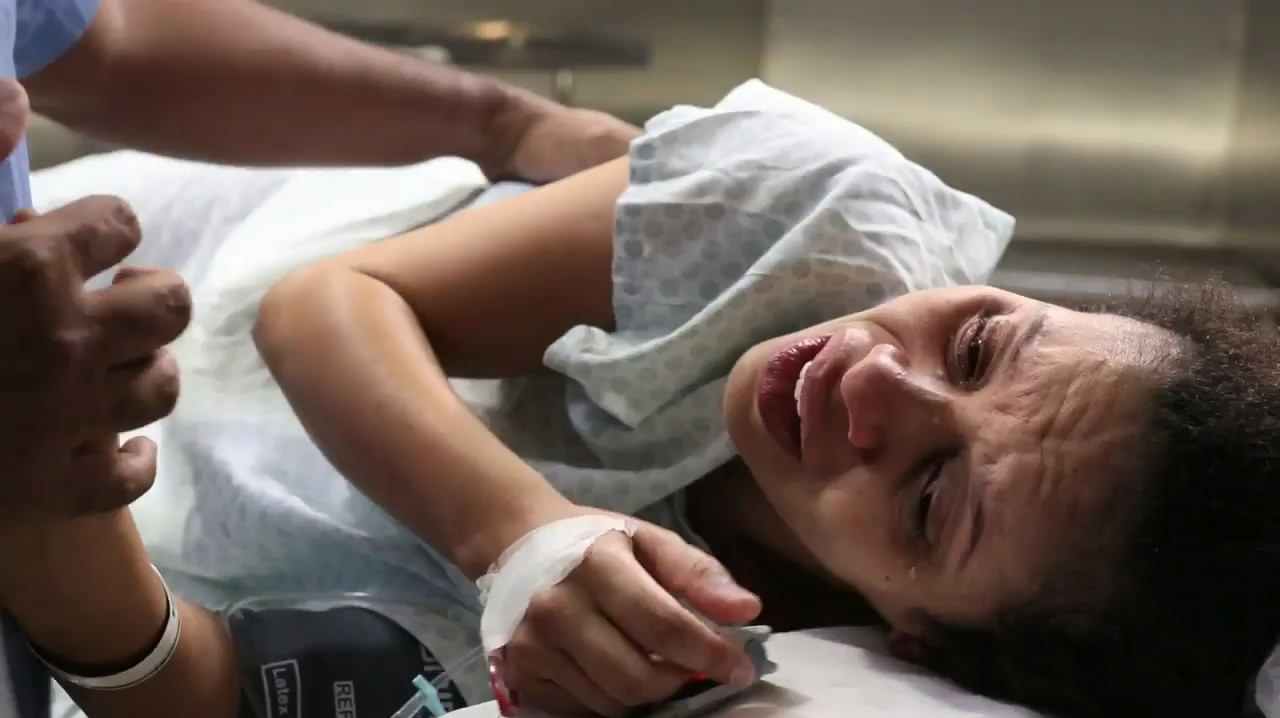 实拍产妇艰辛的剖腹产生子过程,妈妈备受煎熬的样子令人着实感动