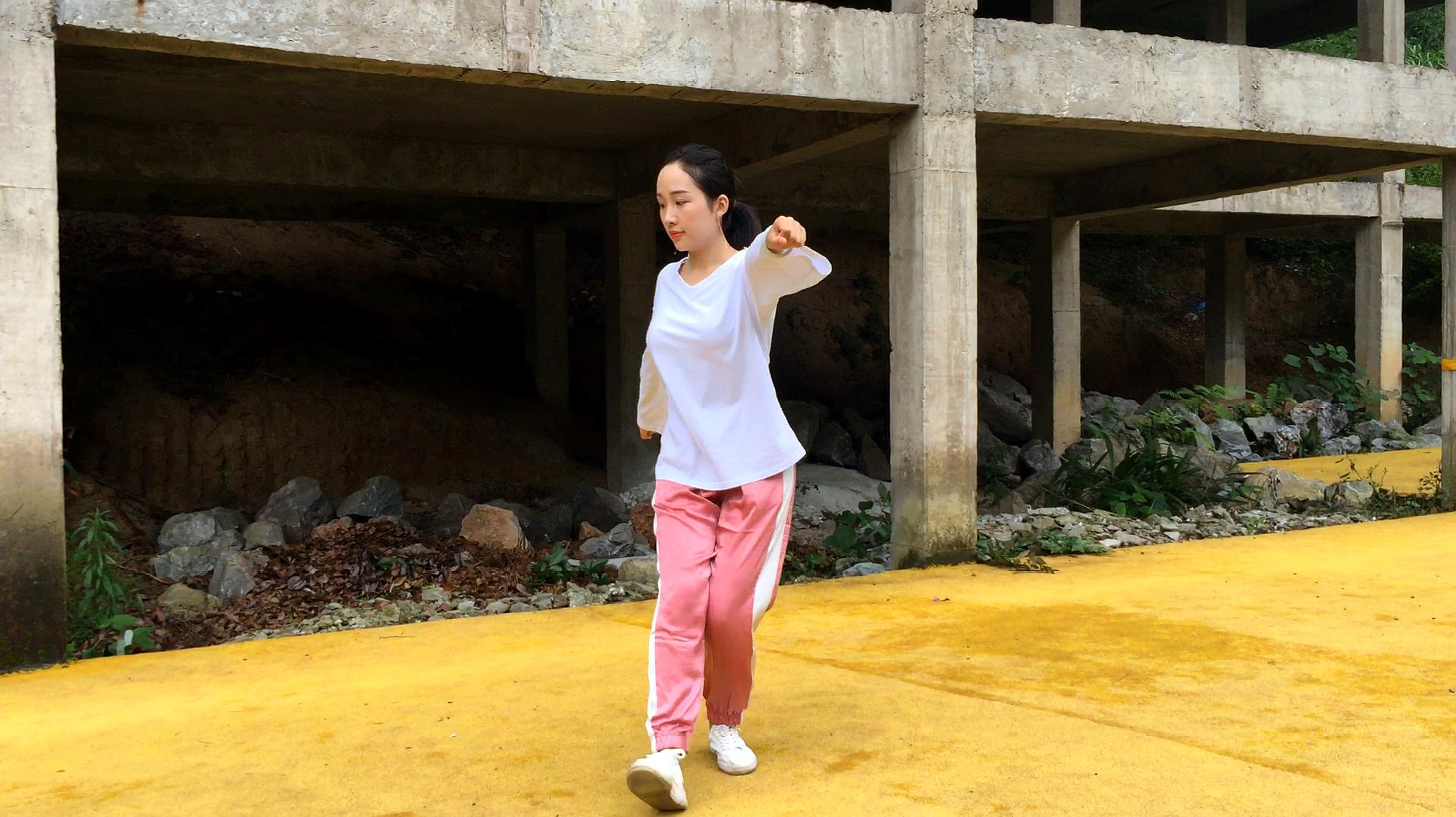 1个动作每天75分钟,升级变简单服务减肥打开原网页3注意运动,踢腿胡兵塑身图片