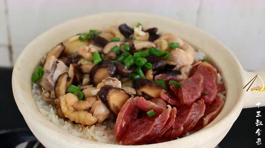 家庭版香菇滑鸡煲仔饭,香脆的锅巴,鲜香嫩滑的鸡肉,特别好吃