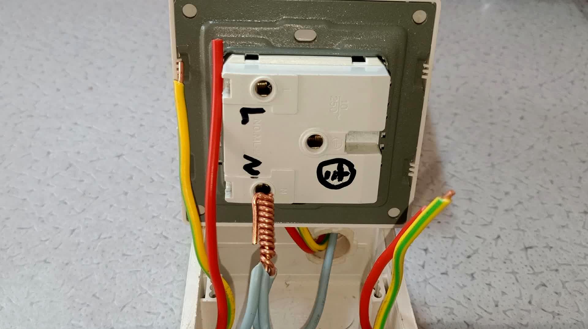 插座接线:请牢记这3个标志,3根线,不用请电工,也不会接错线