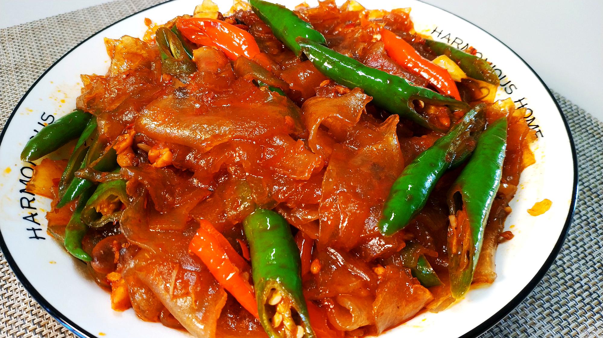 农家辣椒炒粉皮,粉皮劲道爽滑不粘连,米饭都要多吃2碗