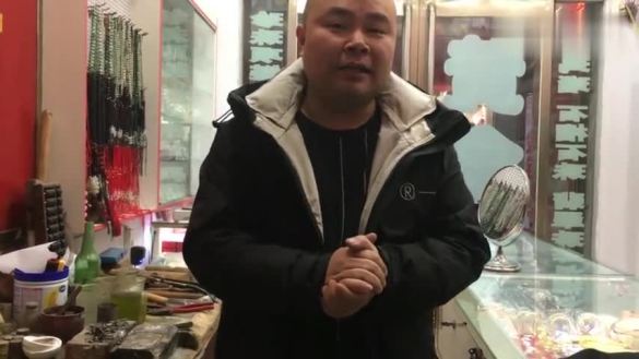 3D黃金貔貅個頭大卻很輕,剪開看里面什么結構,燒化看是不是純金