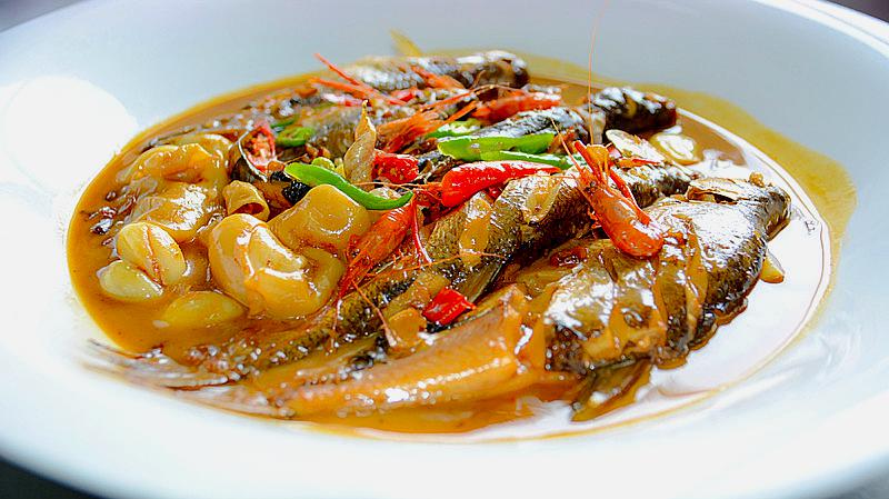 江苏泰州鱼米之乡,泰州红烧杂鱼才是真正的吃鱼,30年的厨子来了