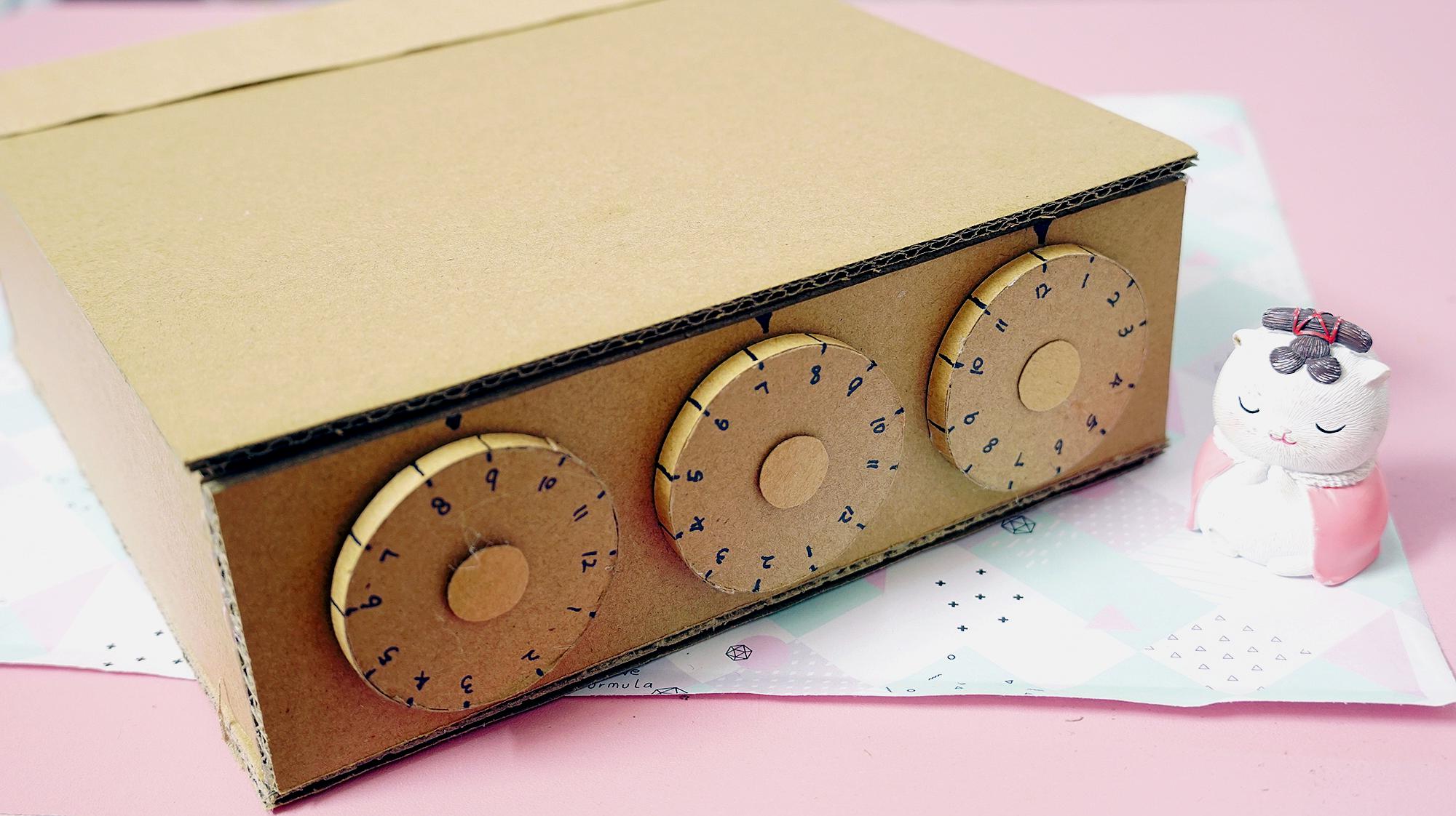 废旧纸板不要扔,可以做成密码箱,知道密码才能打开哦!