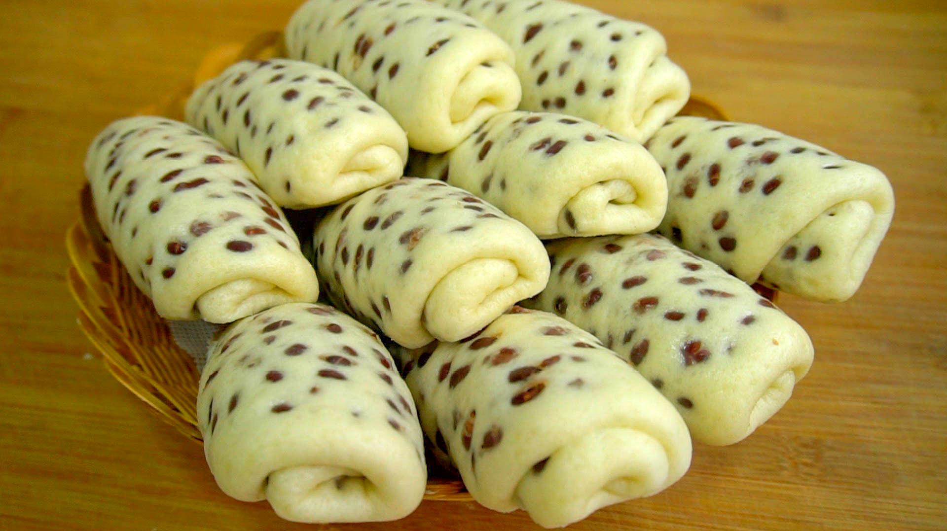 面粉别只会蒸馒头烙饼,加一碗红豆,双手卷一卷,比吃包子还要香