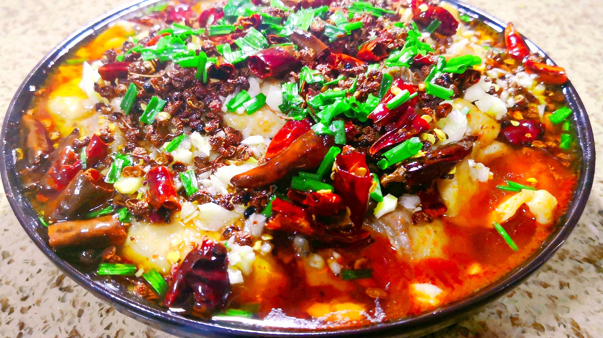 家庭版麻辣水煮鱼,两个关键步骤,简单易学,鱼肉q弹