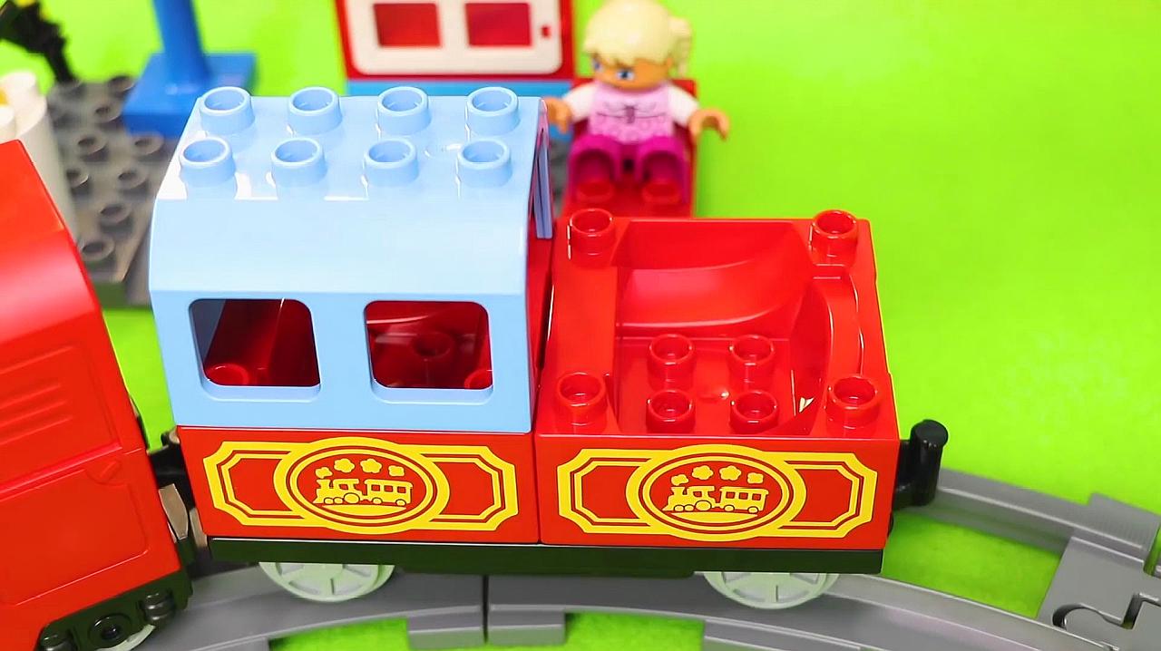 成长小玩具之早教视频托马斯小火车玩具5个视频