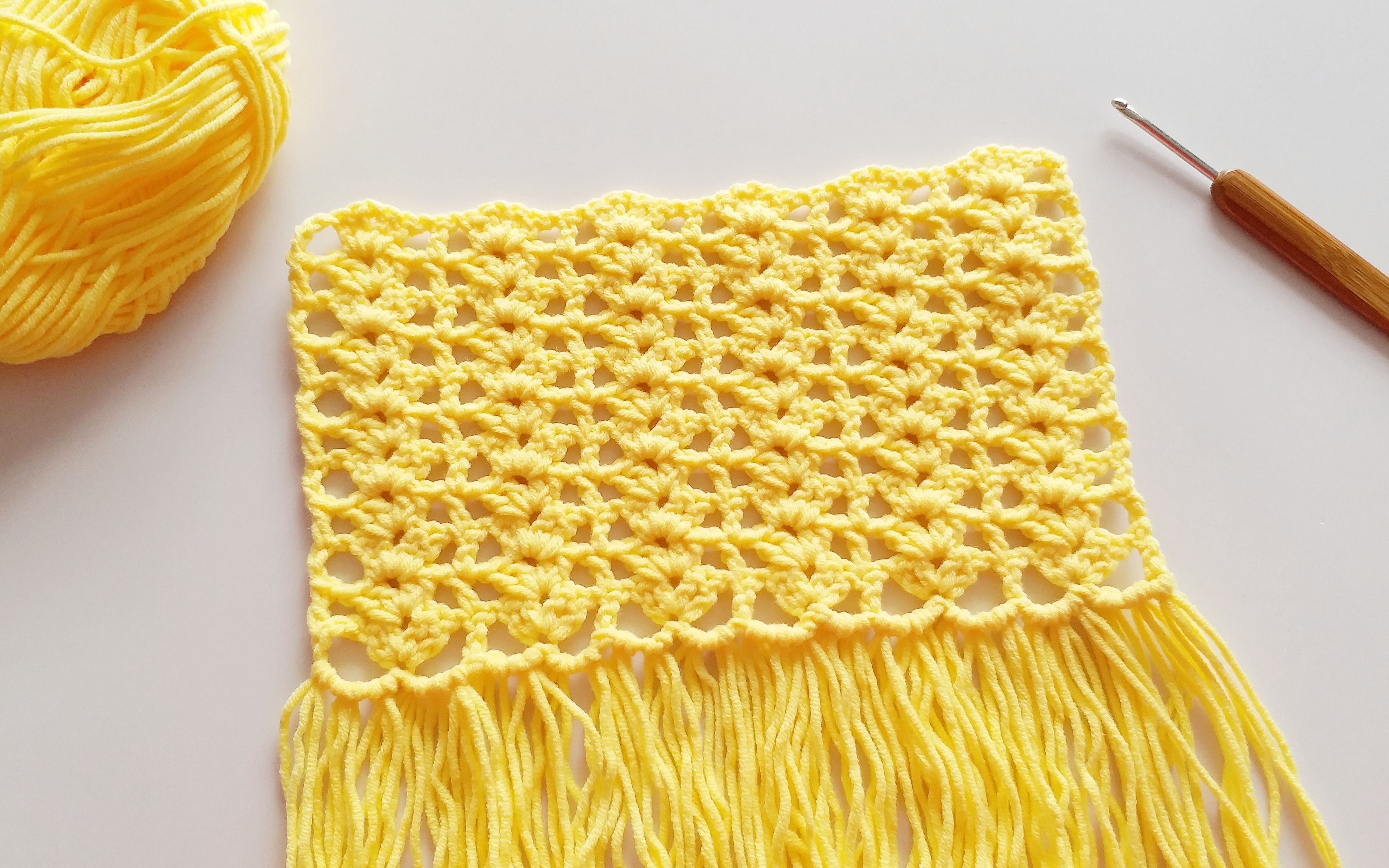 钩针编织 这款花样钩织的流苏围巾 在冬天里更显温暖