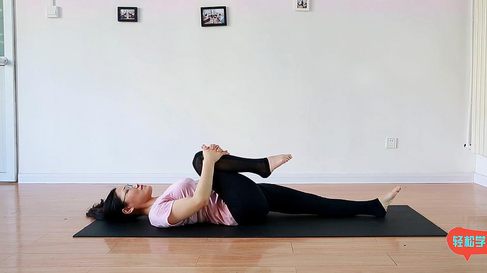 练出修长美腿的瑜伽动作怎么做