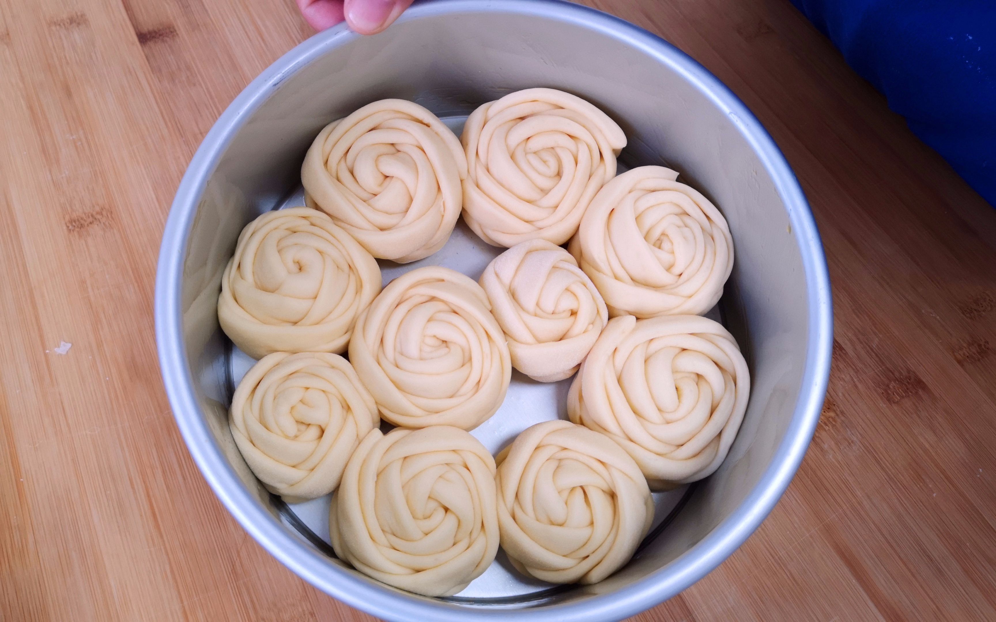 家庭版蒸面包最漂亮的做法,两手一卷,松软香甜层次多,真好吃