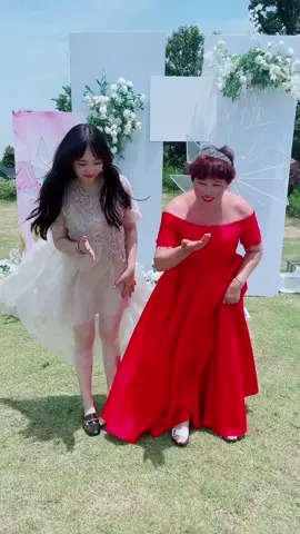 公主的鞠躬礼仪 只想献给我们的1500万粉丝 感谢你们