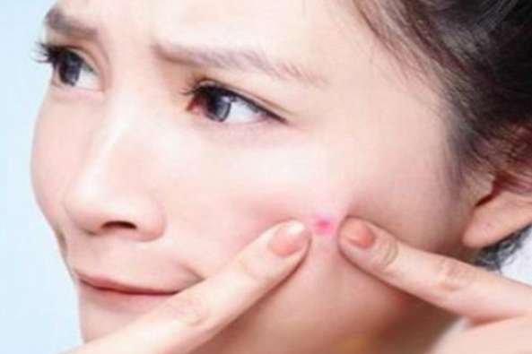 闭口会自己消失吗