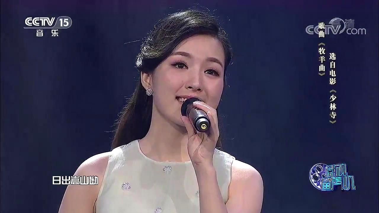 看看草原美女奥云格日乐演唱的歌曲