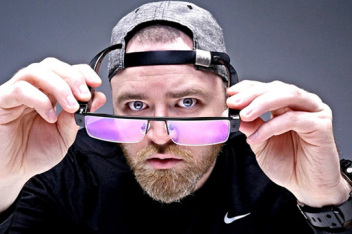 屌丝男的007特工摄像眼镜_百度视频搜索