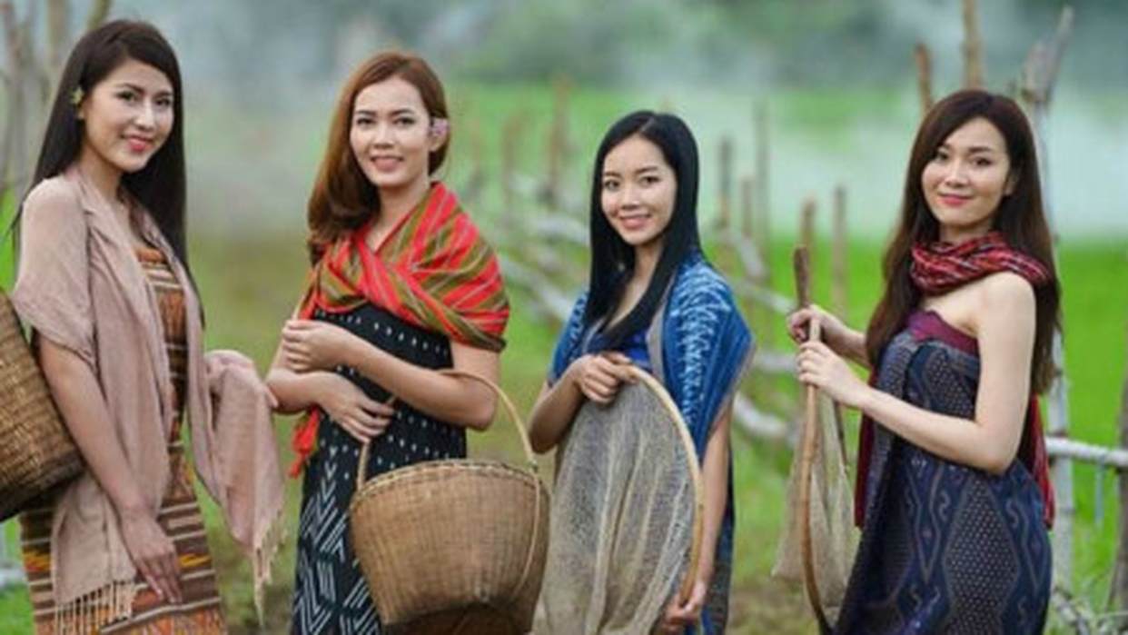 1万人民币兑换1282万老挝币,在老挝能干什么,老挝富婆说出真相