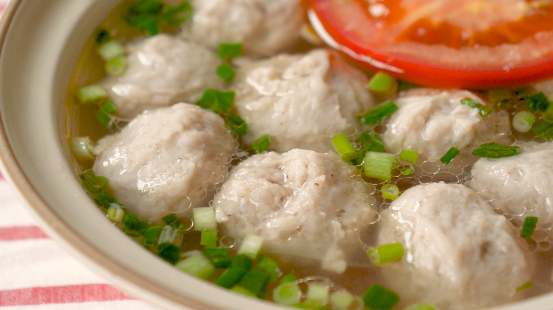 手把手教你做猪肉丸子,配方和步骤详细,做法简单,丸子滑嫩q弹