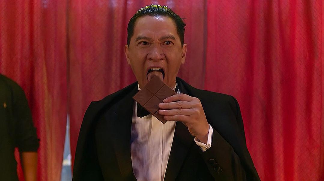 澳门风云2:张家辉吃巧克力这段,看完不笑算我输,发哥都笑场了