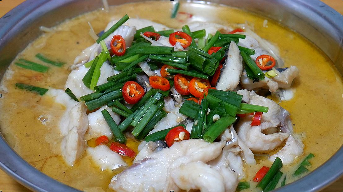 水煮雄鱼的家常做法,香辣滑嫩又鲜美,做法简单还超入味