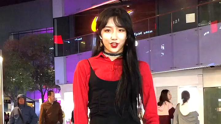 看女装大佬abbily跳舞真是太享受了,比女人还女人,网友:太美了
