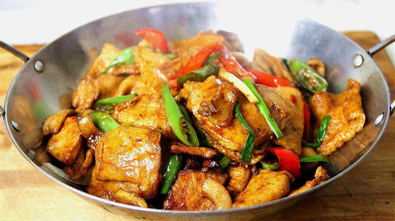 年夜饭之干锅千叶豆腐,真的是给肉都不换,香辣过瘾,太好吃了!
