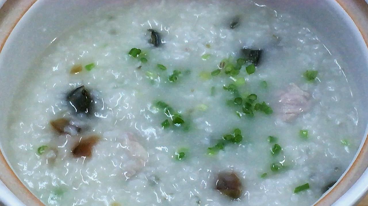 四季皆宜的皮蛋瘦肉粥,这样熬真的太香了,做法简单,好喝有营养