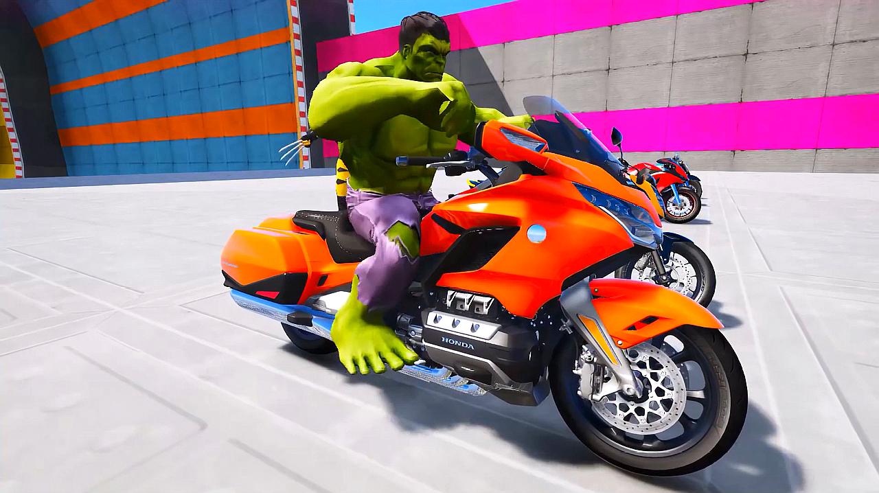 gta v mods:绿巨人在障碍物的斜坡上挑战摩托车,最后失败的来了