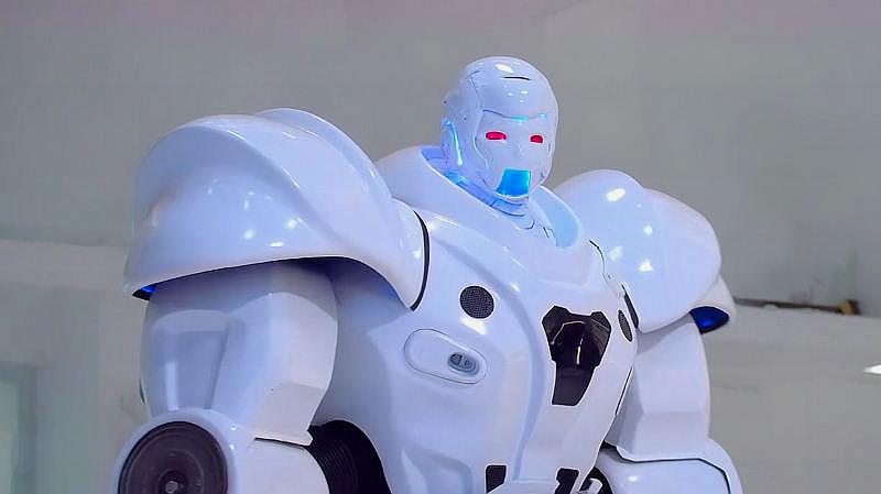 澳门风云2:机器人傻强出门迎敌,变身之后真是太厉害了