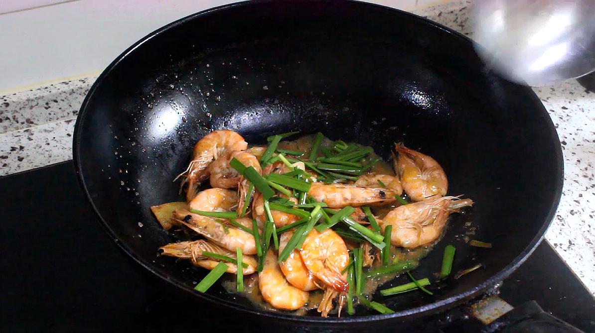 葱姜炒虾简单的家常做法,口感鲜嫩,味道鲜美!