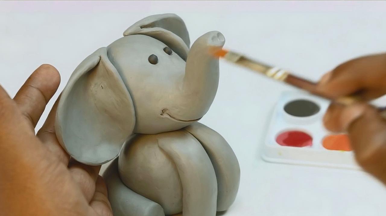 04:56 来源:未知-如何用聚合物粘土给孩子制作一个可爱的大象 教程