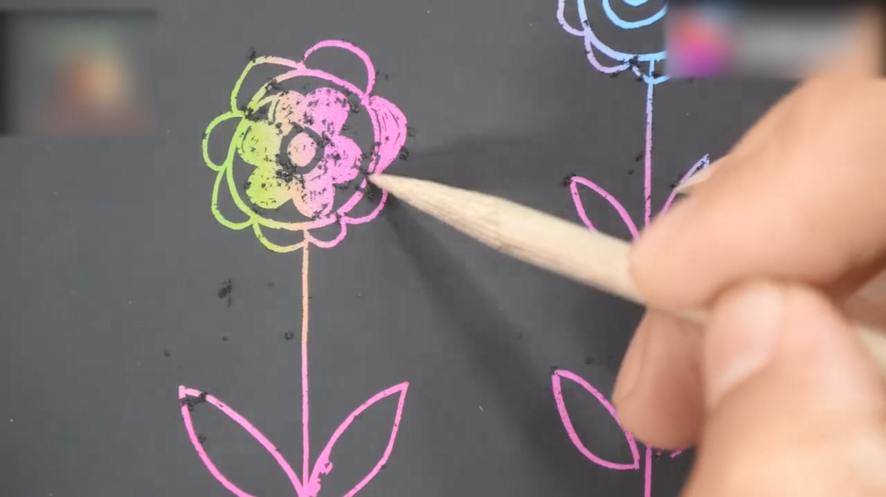 刮画:教你5步刮出美丽花朵,简单易刮,这种方法你要不要学?