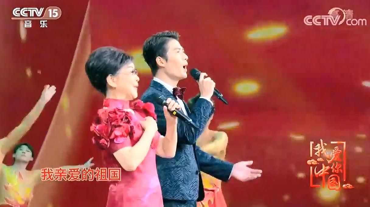 李谷一跟陈学冬对唱经典歌曲《我和我的祖国,真是无法超越