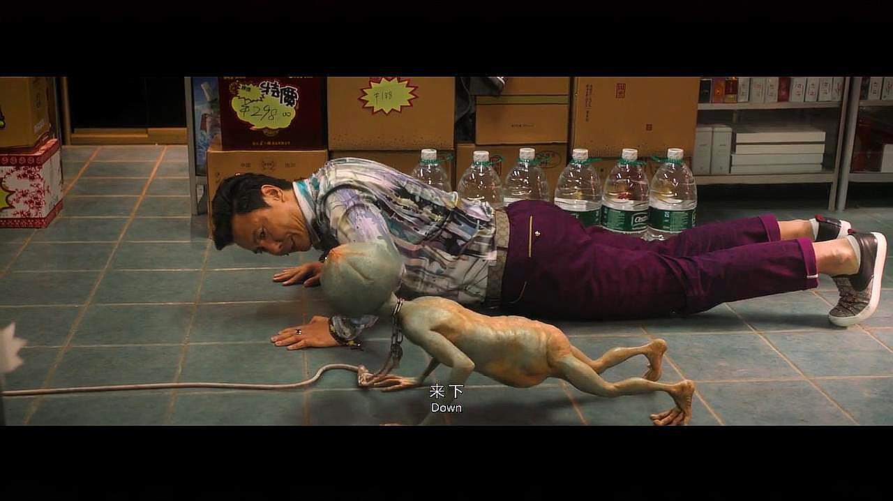 疯狂的外星人搞笑片段看外星人是如何的蹬自行车