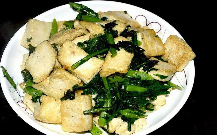 一盘豆腐炒菊花菜,无敌素菜让你吃了还想吃