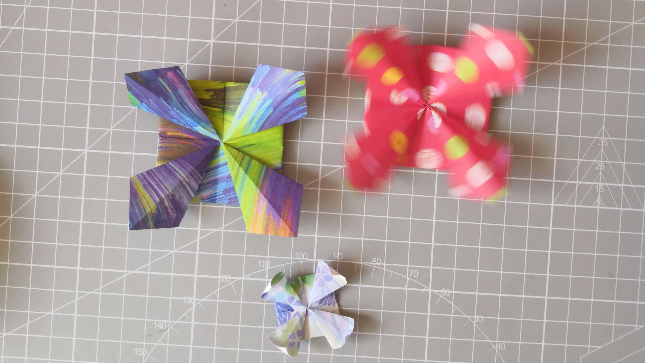 打发无聊的神器 特别简单的折纸陀螺 你也来做一个!