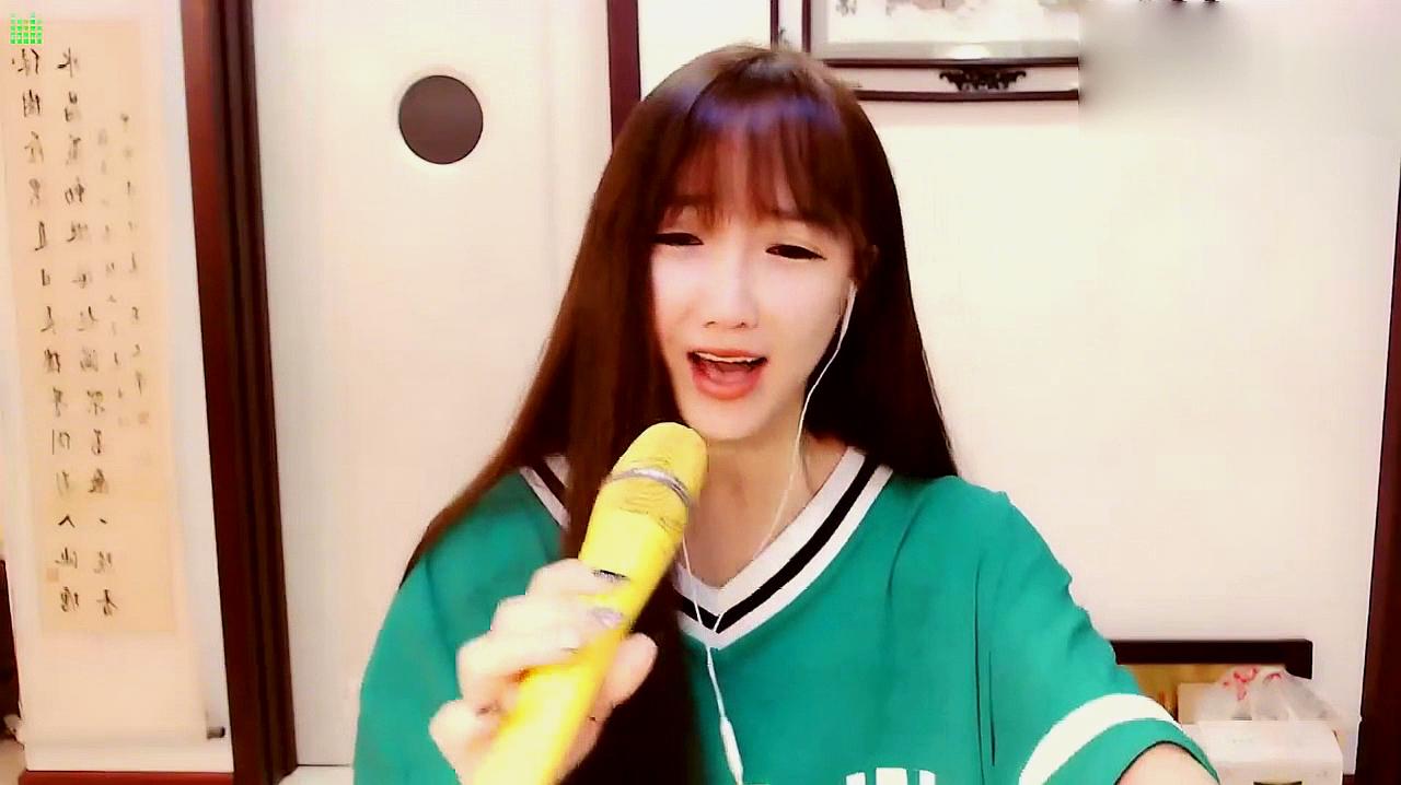 网红文静直播,开场歌曲演唱《爱上草原爱上你》,一首好听的歌曲