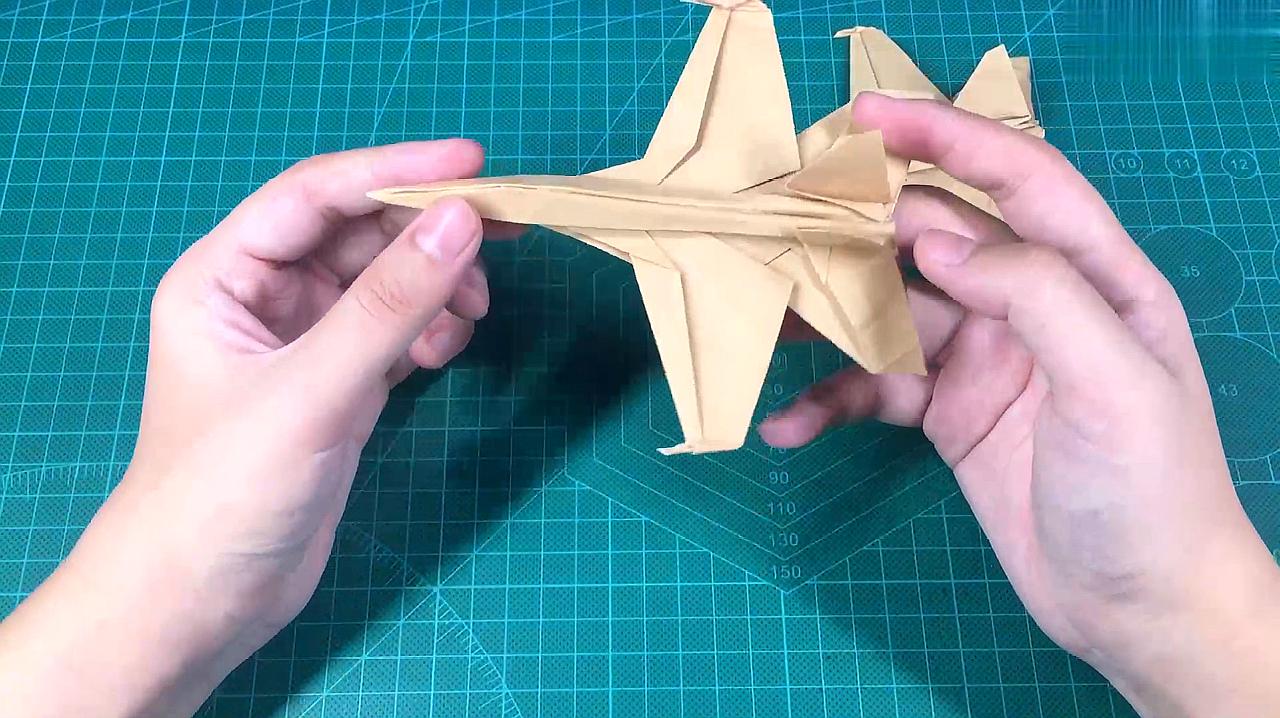 折纸折出炫酷的飞机模型