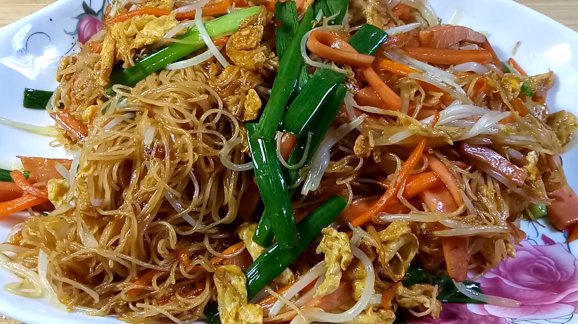 飯店的炒米粉怎麼就這麼好吃?現在教你做法,特別的香一盤不夠吃