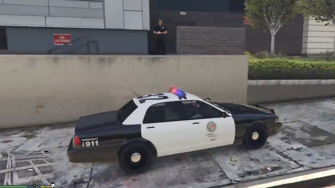 gta5:在警察面前开着警车打着警笛会发生什么?