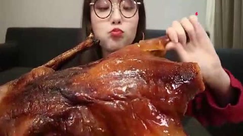 吃播哎哟阿尤:一人独食200元烧鹅,这么吃鹅,吃相诱人