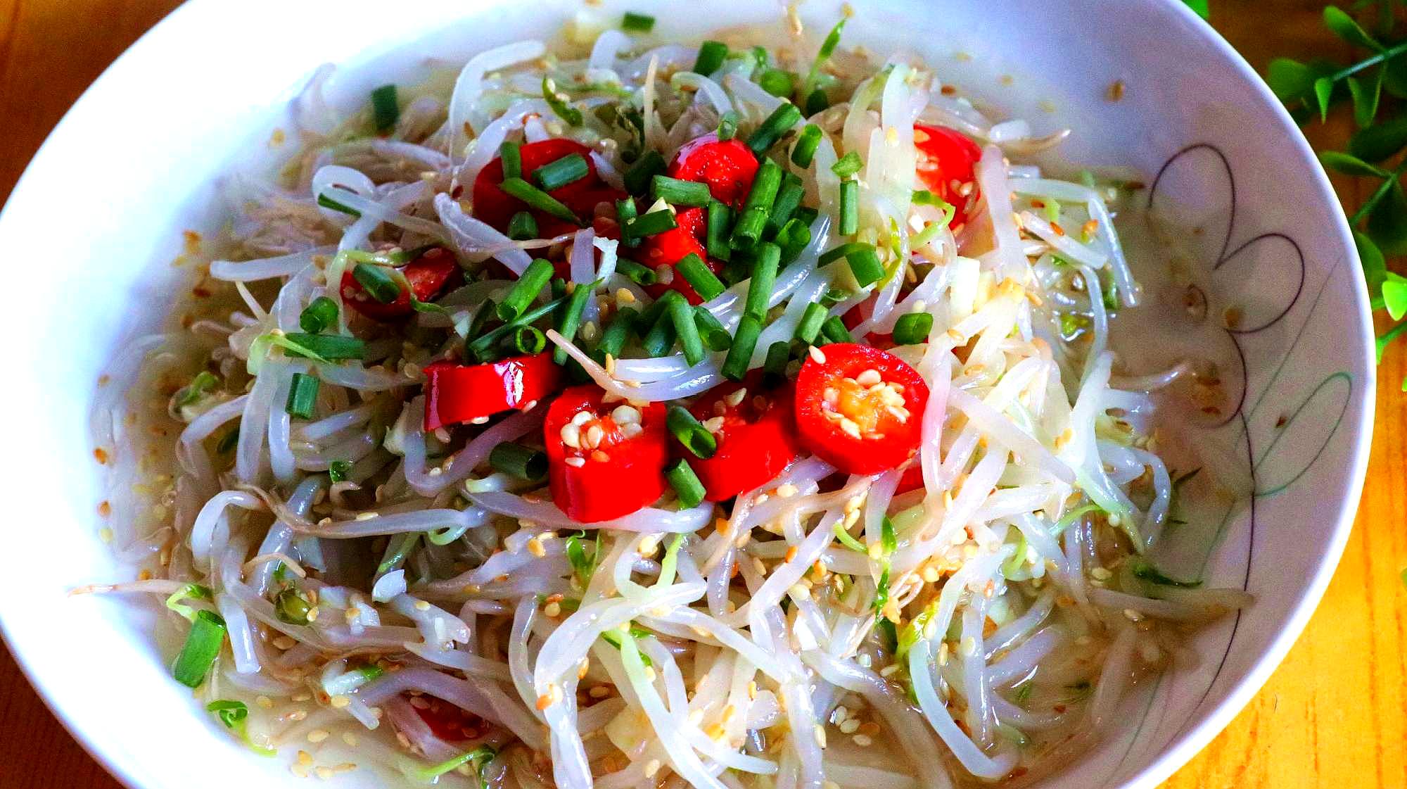 1粉條豆芽:豆芽炒粉條,地道家常菜,教你一個小技巧,豆芽入味,越嚼越香