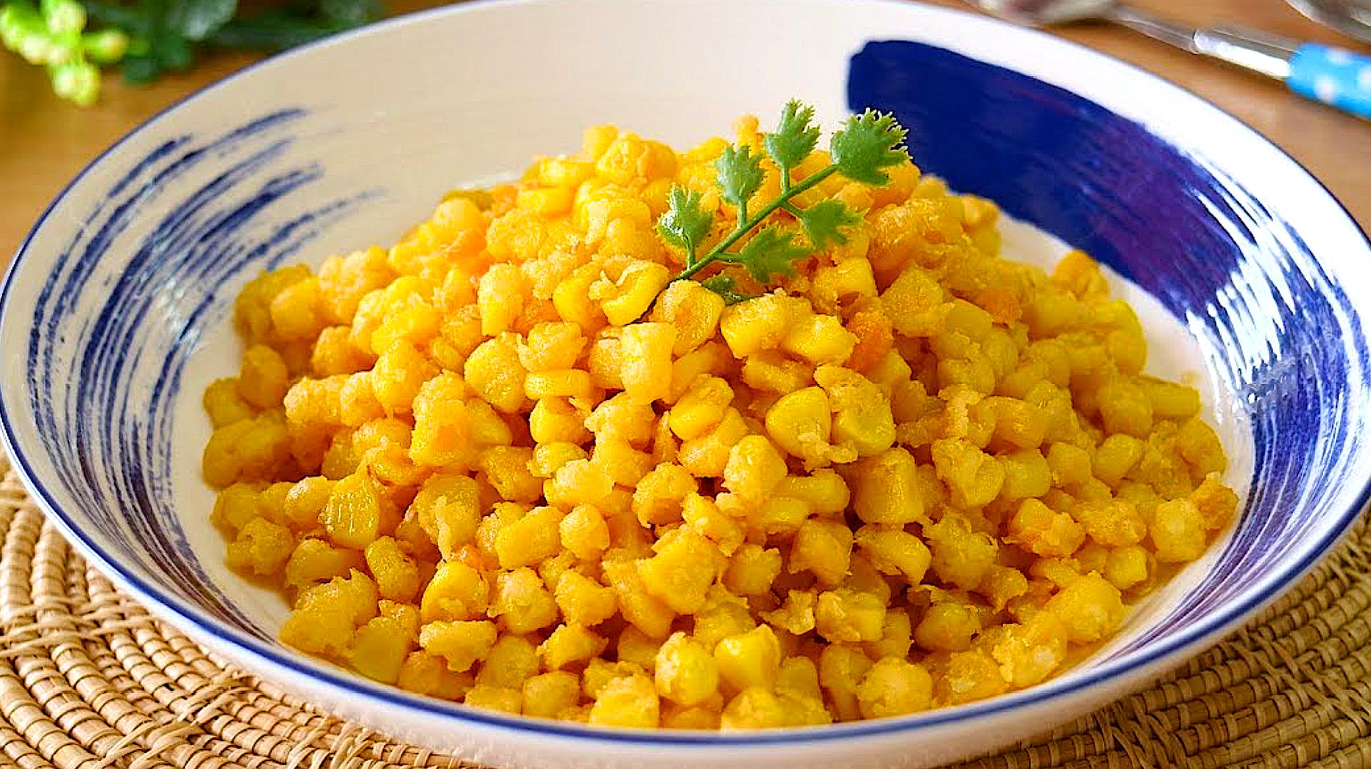 玉米和咸鸭蛋一起炒,口感脆爽,咸香味美超好吃