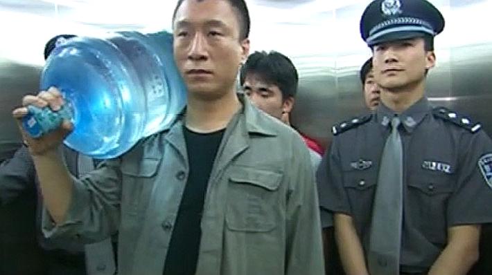 征服:刘华强心理素质太强了,在警察眼皮底下穿梭,竟一点不慌张