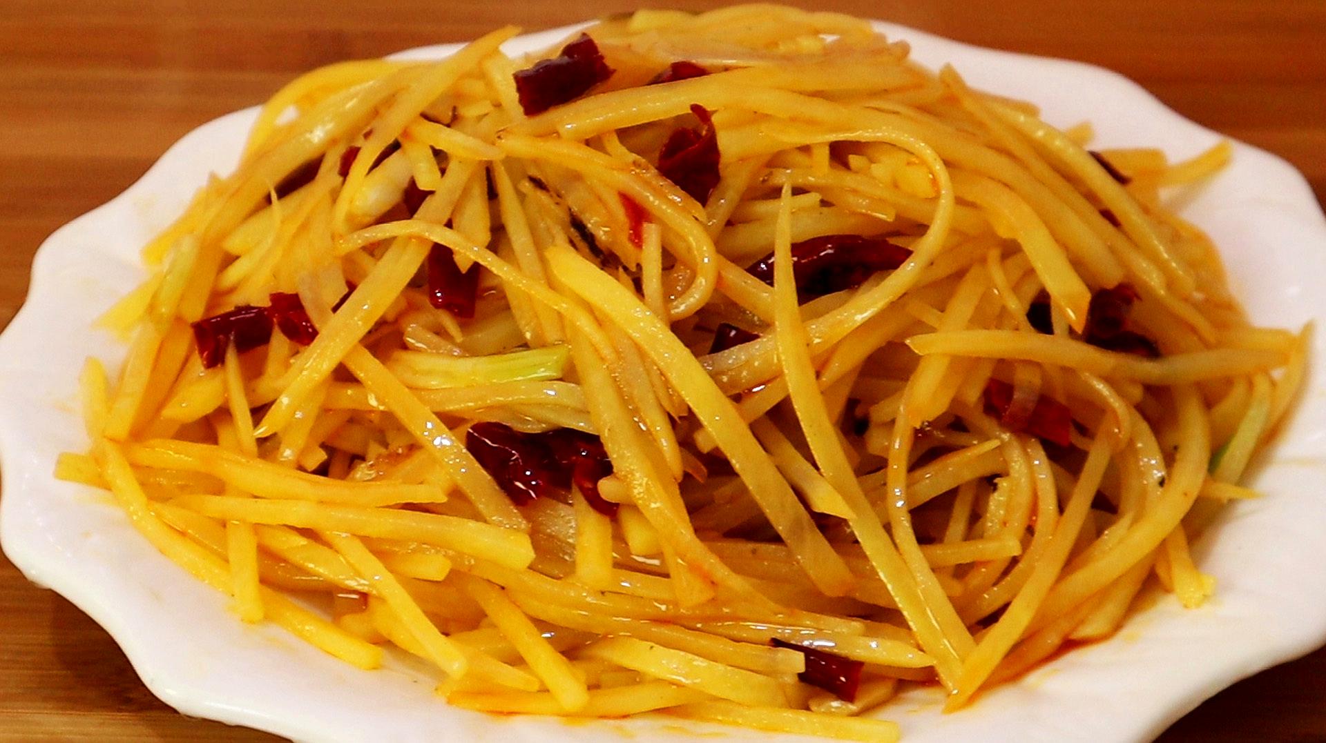 酸辣土豆丝要不要先焯水?大厨有妙招,酸辣爽脆,下酒又下饭