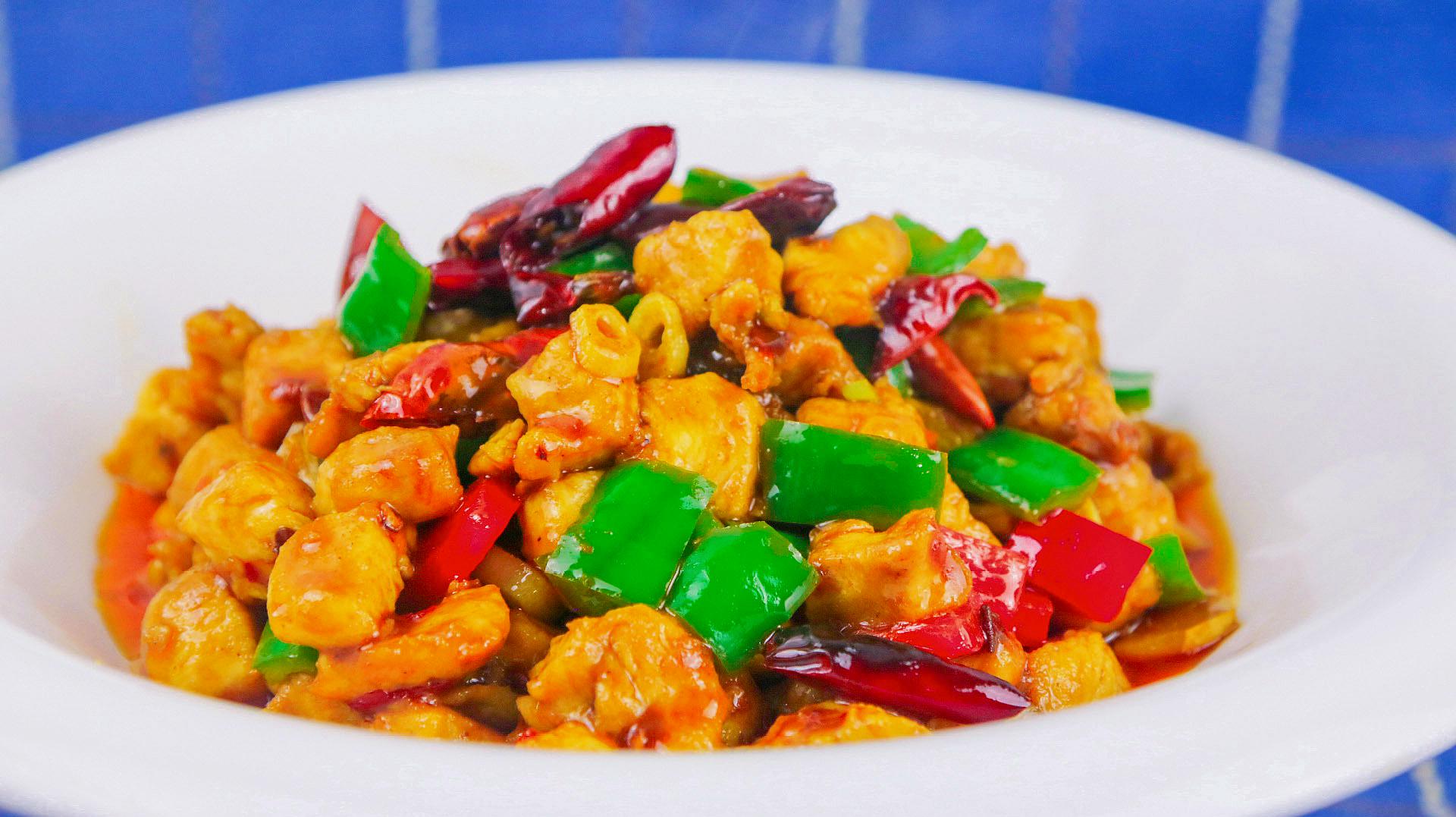 "辣子鸡丁"怎样做才好吃?大厨分享小技巧,做法简单,香辣开胃