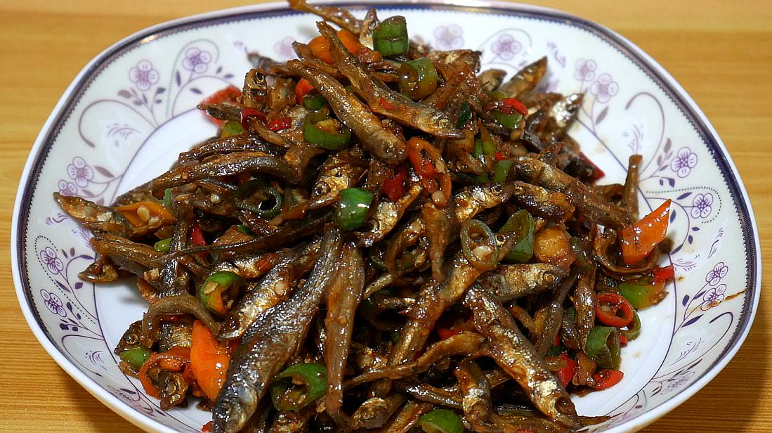 小干鱼配辣椒这样炒,香辣开胃超过瘾,是一道非常美味的下饭菜