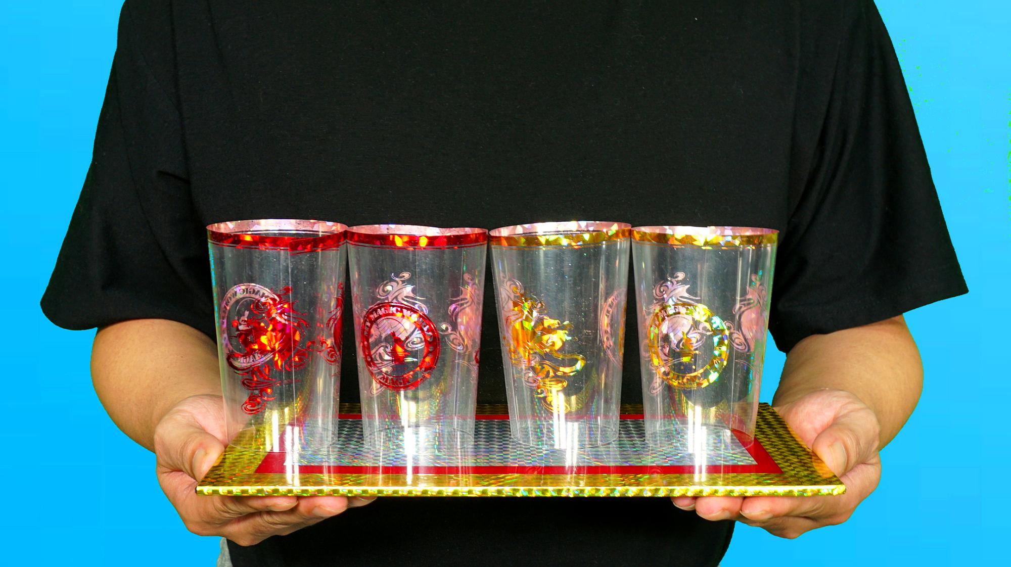 揭秘舞台空手变杯子的魔术,忽悠了我很多年!演示后恍然大悟