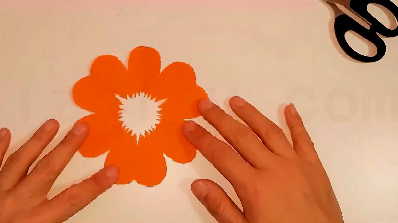 儿童剪纸视频教程,最简单剪花朵的步骤,你一看就会