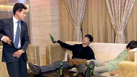 帅哥美女喝醉躺在一起,结果不小心被拍下证据,跳进黄河洗不清