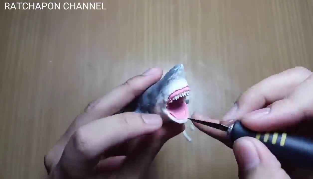 手办:用橡皮泥手工制作一头鲨鱼,这张大嘴巴的样子令人不寒而栗