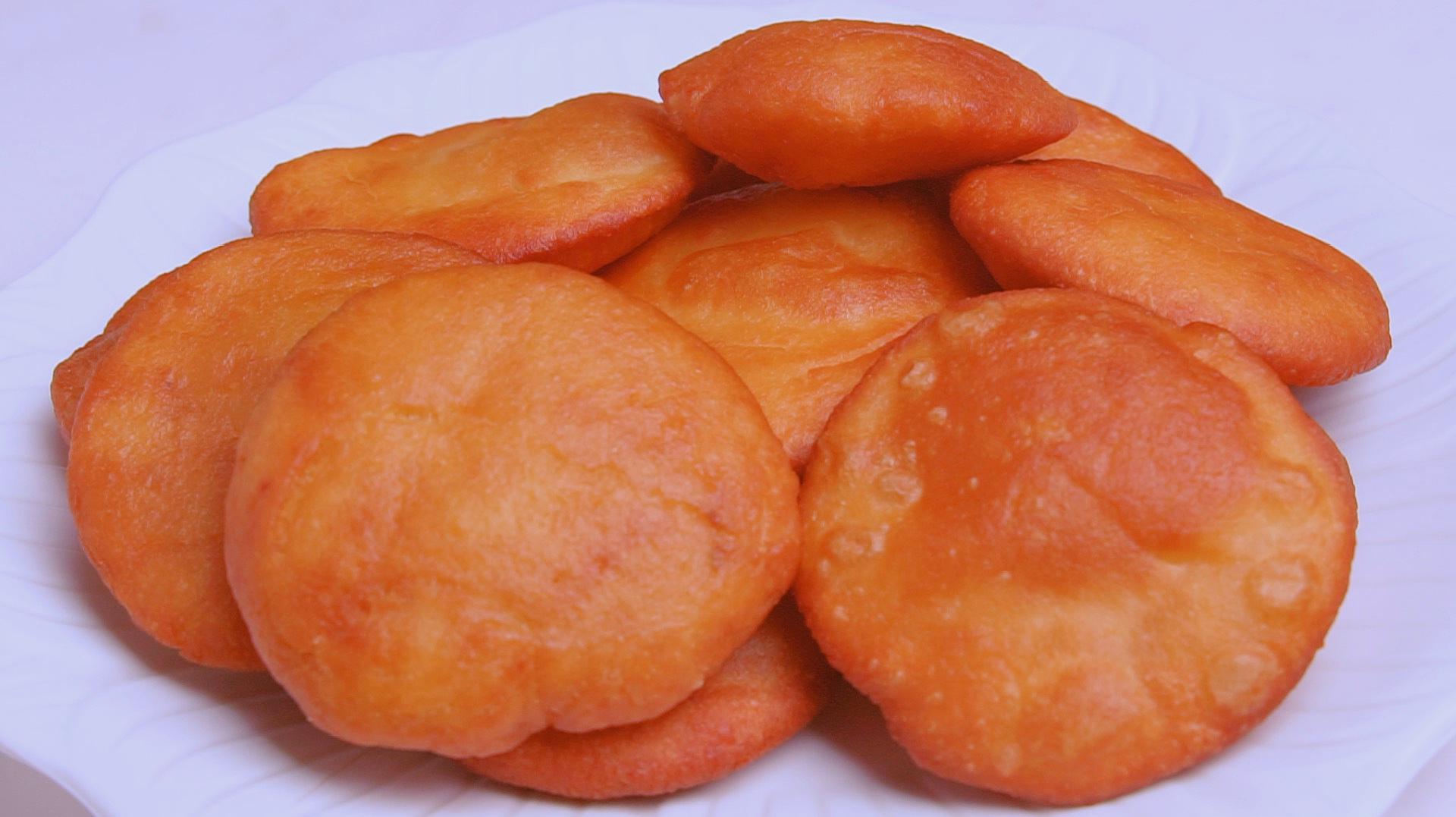 小糖饼简单快速的做法,不发面不饧面,香甜柔软,比炸糖糕还好吃